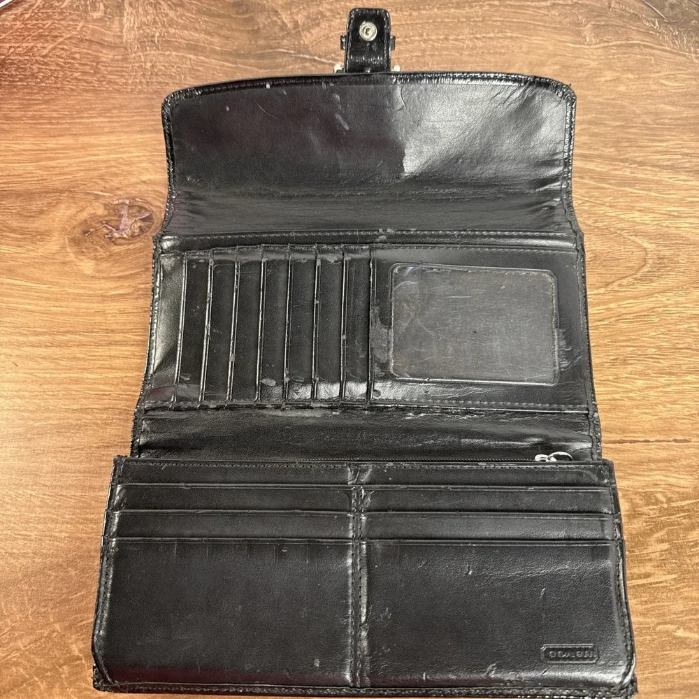 Coach Soho Signature‎ Trifold Wallet With Buckle Closure Zip Coin Pocket Black